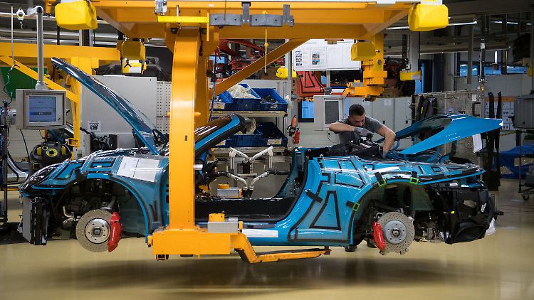 Ein warmer Geldregen, der an den Porsche-Standorten wie ein kleines Konjunkturpaket wirken dürfte: 9111 Euro extra für jeden Mitarbeiter.