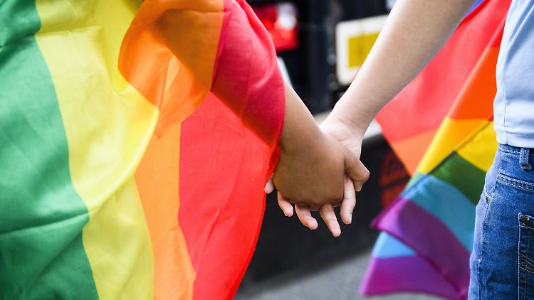 Homosexuelle Paare sollen auch den Bund fürs Leben eingehen können, fordert die SPD.
