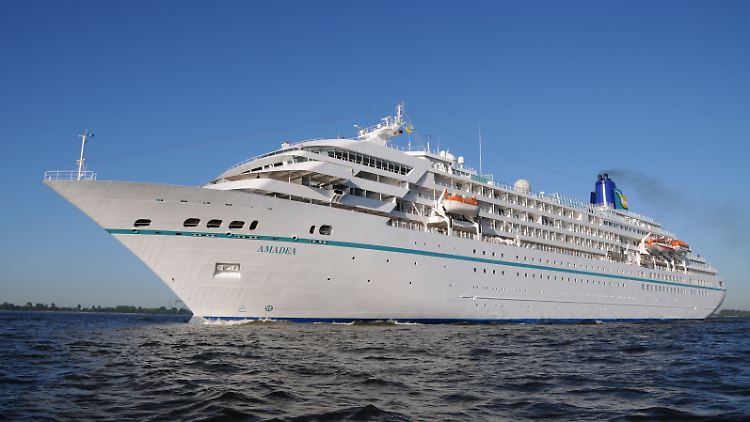 Mitarbeiter von Kreuzfahrtschiffen reisen über die Weltmeere. Das Schiff ist in dieser Zeit Arbeit und Zuhause in einem.