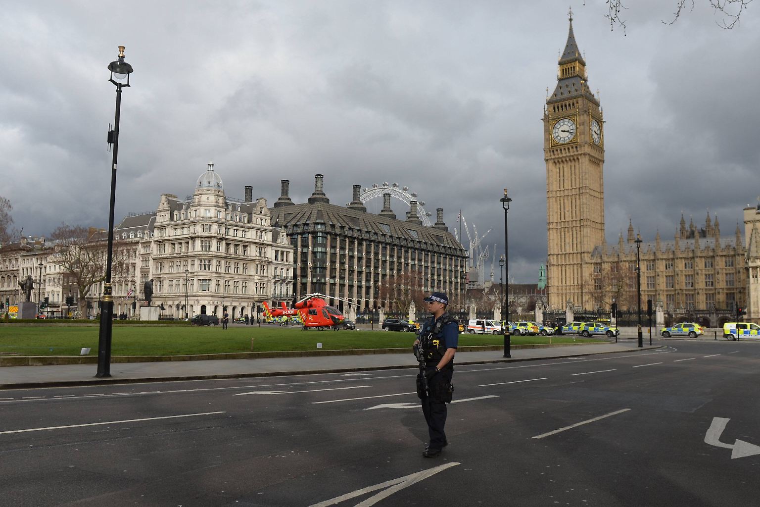 In London sind bei einem Doppelangriff am britischen Parlament mindestens fünf Menschen getötet worden.
