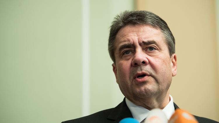 Die internationale Unterstützung dürfe nicht nachlassen, so Gabriel. Auch dann nicht, wenn der IS auf dem Rückzug ist.