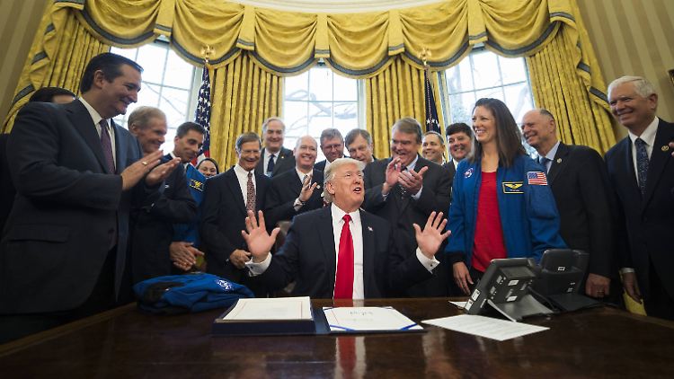 Mitarbeiter von Trumps Übergangsteam sollen zwischen November 2016 und Januar 2017 abgehört worden sein.