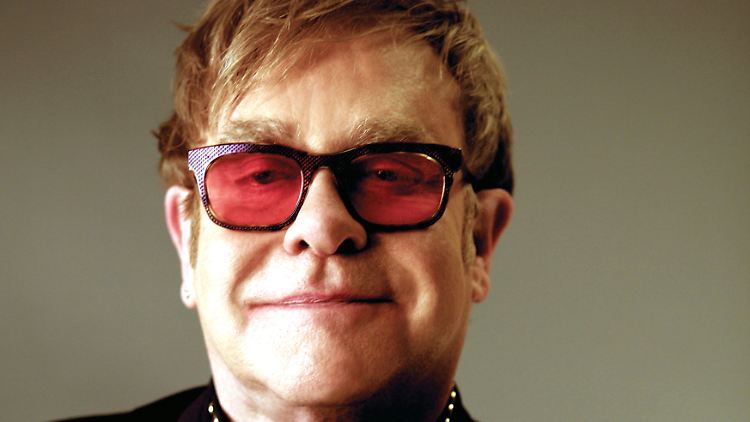 Kennt seine Fehler und steht dazu: Elton John. Das Gute überwiegt ja sowieso.