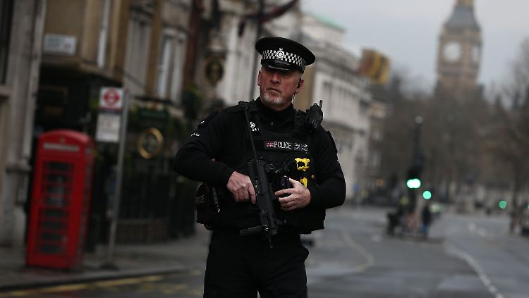 Nach dem Anschlag hatte es in London und weiteren britischen Städten Razzien gegeben.