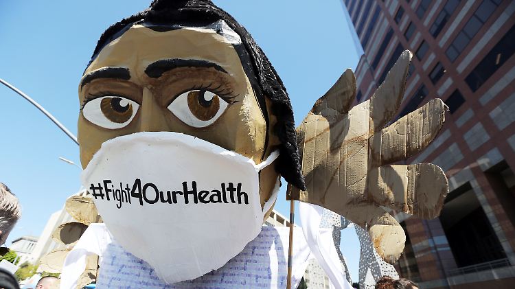 In vielen US-Städten wird gegen die Beseitigung von "Obamacare" demonstriert, hier in Los Angeles.