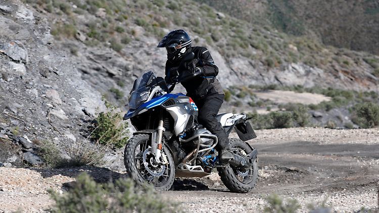 Rund 3,5 Sekunden braucht die BMW R 1200 GS Rallye für den Standardsprint, maximal sind über 200 km/h drin.