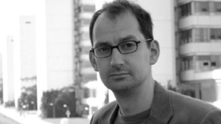 Matthias Lorenz ist Professor für Neuere Deutsche Literatur an der Uni Bern. 2005 veröffentlichte er seine Dissertation mit dem Titel "Judendarstellung und Auschwitzdiskurs bei Martin Walser".