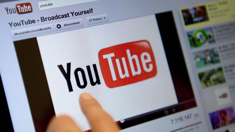 Die Bundesregierung bereitet ein Gesetz vor, wonach Unternehmen wie Youtube Hassreden und andere illegale Inhalte schnell löschen müssen.