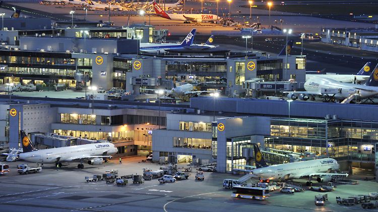 Vom Frankfurter Flughafen sollte eine Maschine den Terrorverdächtigen nach Tunesien bringen.