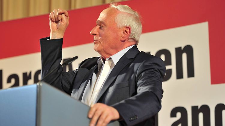 Die Faust wie zum Kampf erhoben: Möglicherweise zum letzten Mal tritt der 73-jährige Oskar Lafontaine zur Wahl an.