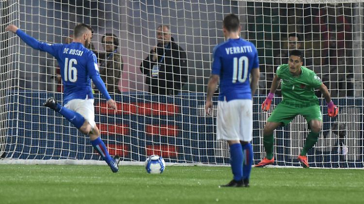 Daniele de Rossi brachte die Italiener mit seinem verwandelten Elfmeter in Führung.
