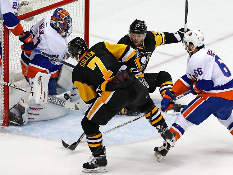 Stanley-Cup-Gewinner Pittsburgh Penguins (Schwarz-gelb) konnte sich am Ende nicht gegen die New York Islanders durchsetzen.