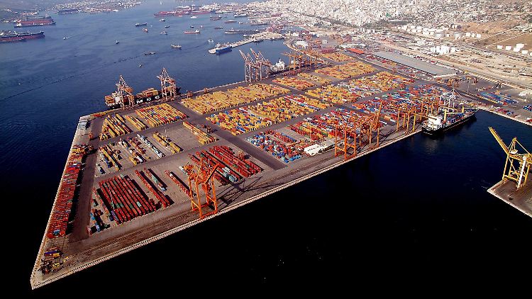 Der Containerhafen von Piräus.
