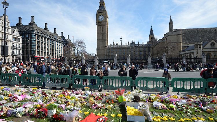 Die Trauer in London hält an.