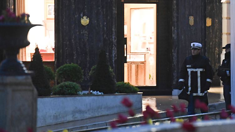 Mehrere Räuber überfallen im Herzen von Monaco eine Filiale des Luxus-Juweliers.