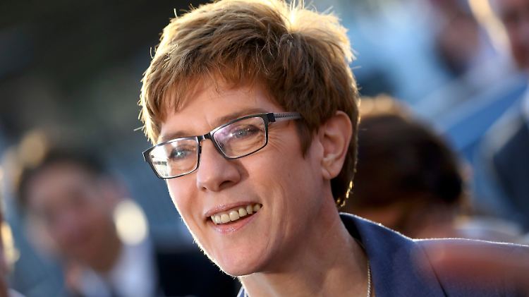Annegret Kramp-Karrenbauer bleibt Ministerpräsident des Saarlands.