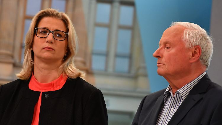 So sieht Wechselstimmung aus: SPD-Spitzenkandidatin Anke Rehlinger und Linken-Spitzenkandidat Oskar Lafontaine am Wahlabend.