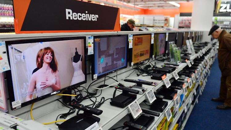 Es gibt in Elektromärkten eine große Auswahl an Empfangsgeräten für DVB-T2.