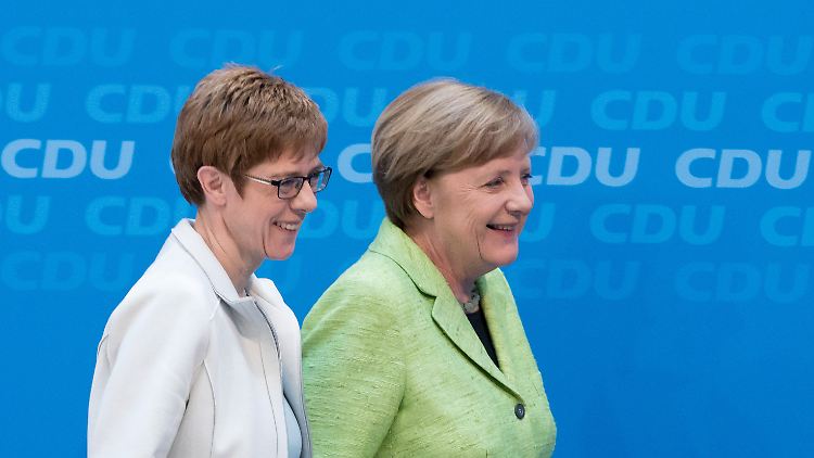 Annegret Kramp-Karrenbauer und Angela Merkel