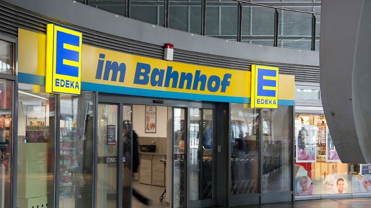 In diesem Edeka im Bahnhof Lichtenberg in Berlin hat der Marktleiter mit einem Quarzsandhandschuh auf den Mann eingeschlagen.