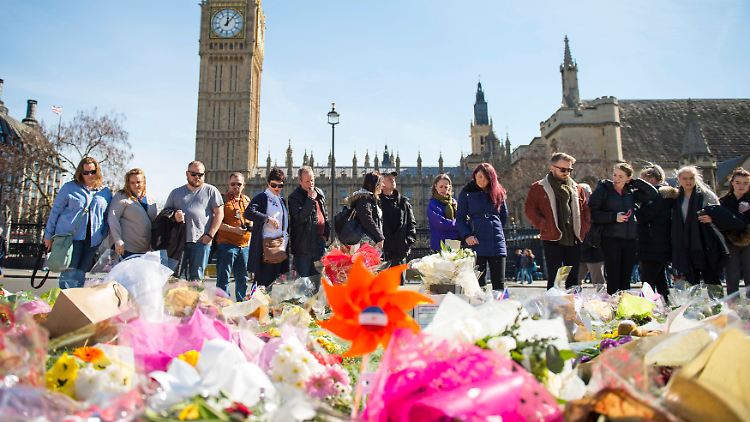 Trauernde am Anschlagsort in London