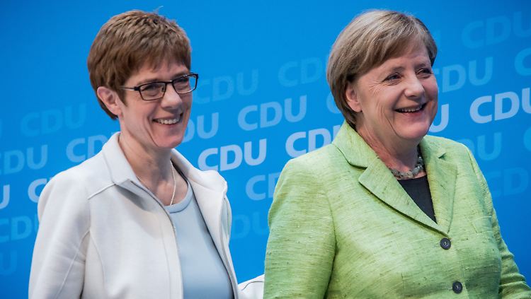 Angela Merkel wird Profil und Gefühle zeigen müssen, so wie Annegret Kramp-Karrenbauer.