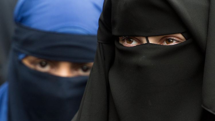 Viele Länder haben in den vergangenen Jahren das Tragen des Ganzkörperschleiers verboten.