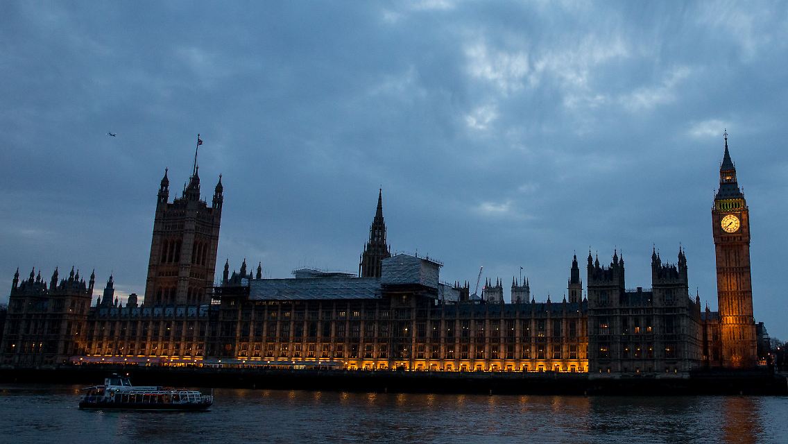 Hinter dem britischen Parlament geht die Sonne unter - das letzte Mal, bevor das Land morgen offiziell den Austritt aus der EU verkündet.