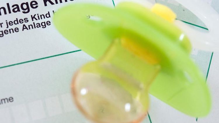 Alleinerziehende können - wie alle Eltern - die Kosten für die Betreuung von Kindern unter 14 Jahren steuerlich absetzen.