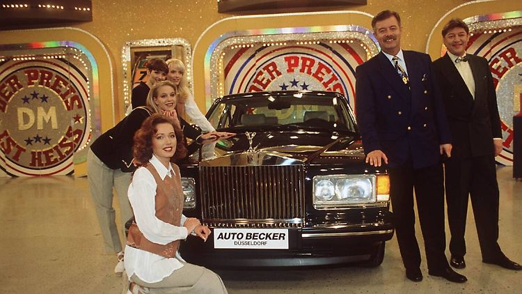 Das waren noch Zeiten: Harry Wijnvoord (l.), Walter Freiwald und ein paar Assistentinnen bei "Der Preis ist heiß" 1994.