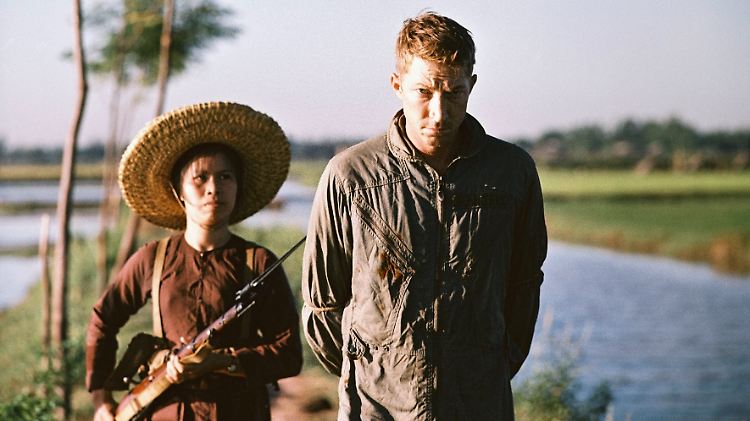 Berühmtes Motiv aus dem Vietnamkrieg: Eine vietnamesische Soldatin führt einen US-Soldaten ab.