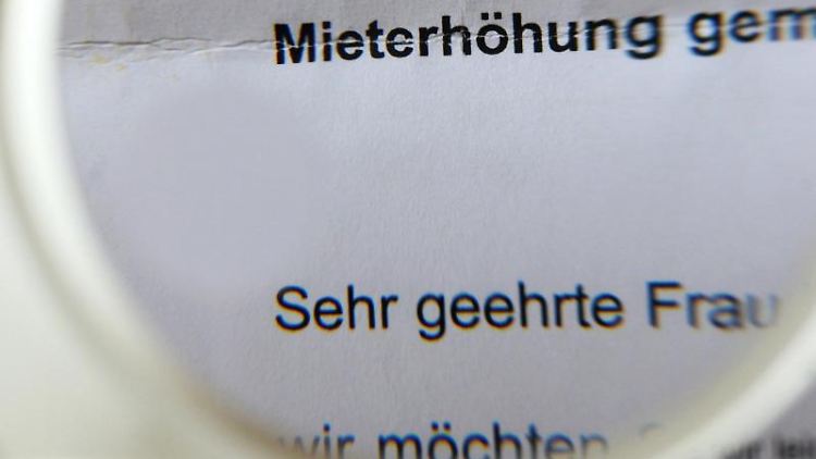 Grundsätzlich darf der Vermieter die laufende Miete nicht beliebig anheben.