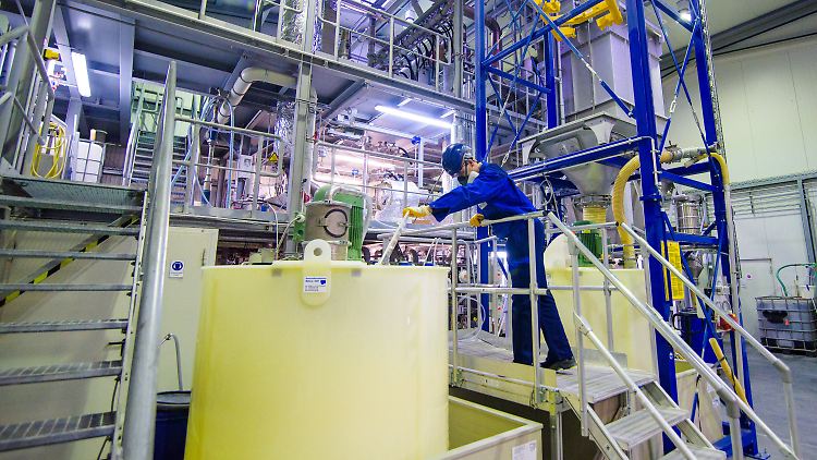 Das Unternehmen mit Sitz in Weimar beschäftigt rund 130 Mitarbeiter.