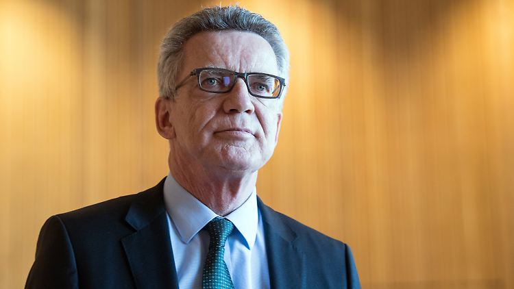 Bundesinnenminister Thomas de Maizière spricht sich dafür aus, dass Spionage bestraft wird.