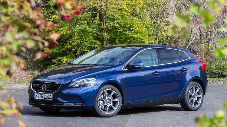 Seit 2012 ist der Volvo V40 die Antwort auf Mercedes' A-Klasse.