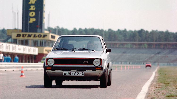 In zehn Sekunden stürmte der starke Golf I GTI aus dem Stand auf Tempo 100. Maximal waren 180 km/h möglich.
