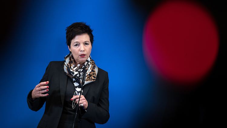 Jutta Cordt befürwortet das Auslesen von Flüchtlings-Handys in begründeten Fällen.