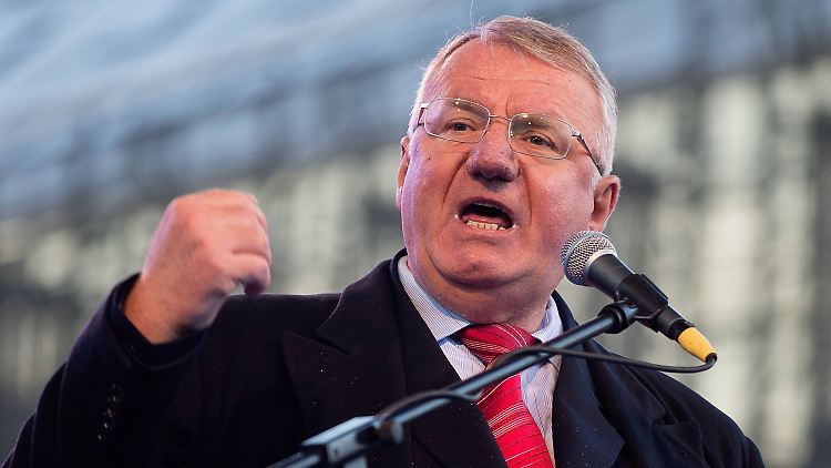 Seselj war 2014 nach elf Jahren in Haft wegen einer Erkrankung vorläufig entlassen.