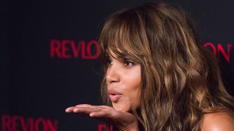 Sie weiß auch mit 50 noch zu bezirzen: Halle Berry.