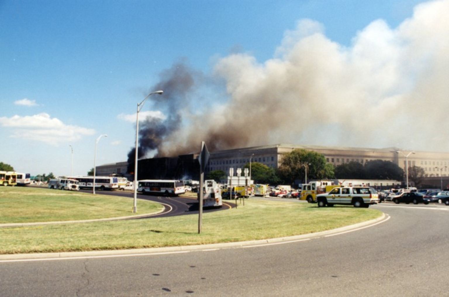 Am 11. September um 9.37 Uhr schlägt der American-Airlines-Flug AA77 mit rund 850 Stundenkilometern in die Fassade des Pentagon. 