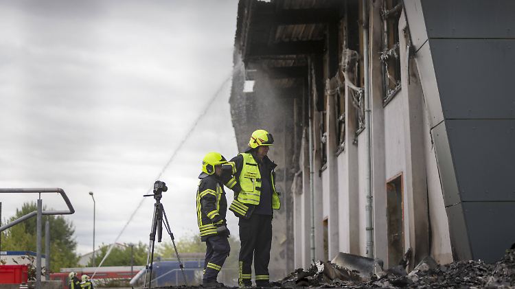 Abgebrannte Flüchtlingsunterkunft im brandenburgischen Nauen. In Österreich will man Zustände wie in Deutschland vermeiden.