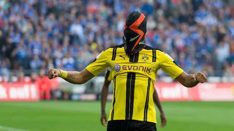 Jubel mit Maske: Pierre-Emerick Aubameyang nach seinem Treffer zum 0:1.