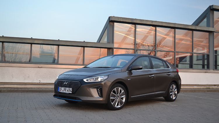 Der Hyundai Ioniq Hybrid ist die Antwort auf Toyotas Prius.