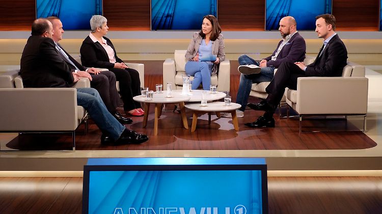 Wills Gäste, von links nach rechts: Rahmi Turan, Boris Pistorius, Seyran Ateş, Serdar Somuncu und Paul Ziemiak