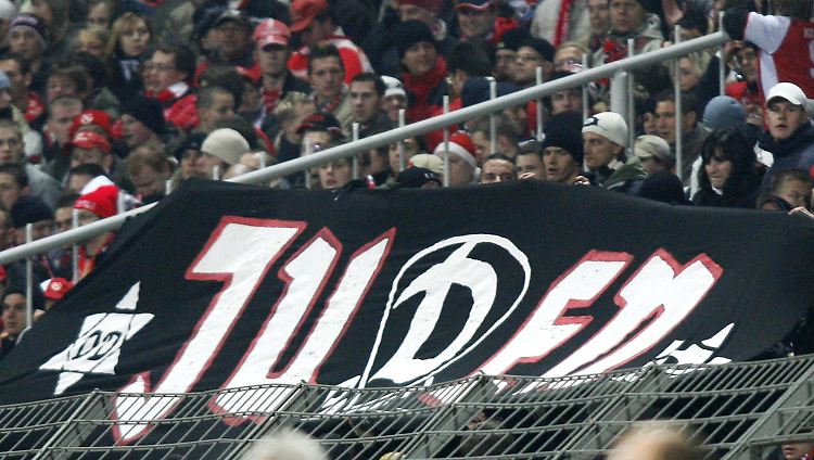 Im Cottbuser Fan-Block im Dezember 2005.
