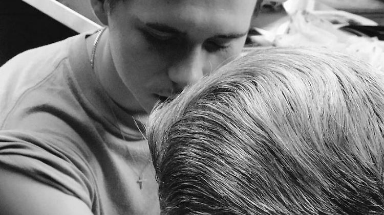 Brooklyn bei Mark Mahoney, dem Familien-Tätowierer der Beckhams.