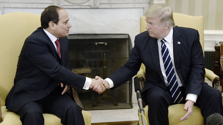 Im Gegensatz zu Angela Merkel gibt es für Abdel Fattah al-Sisi einen Handschlag mit Donald Trump.