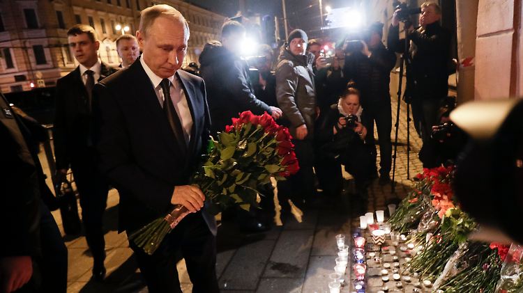 Legte Blumen am Ort des Anschlags ab: Präsident Putin