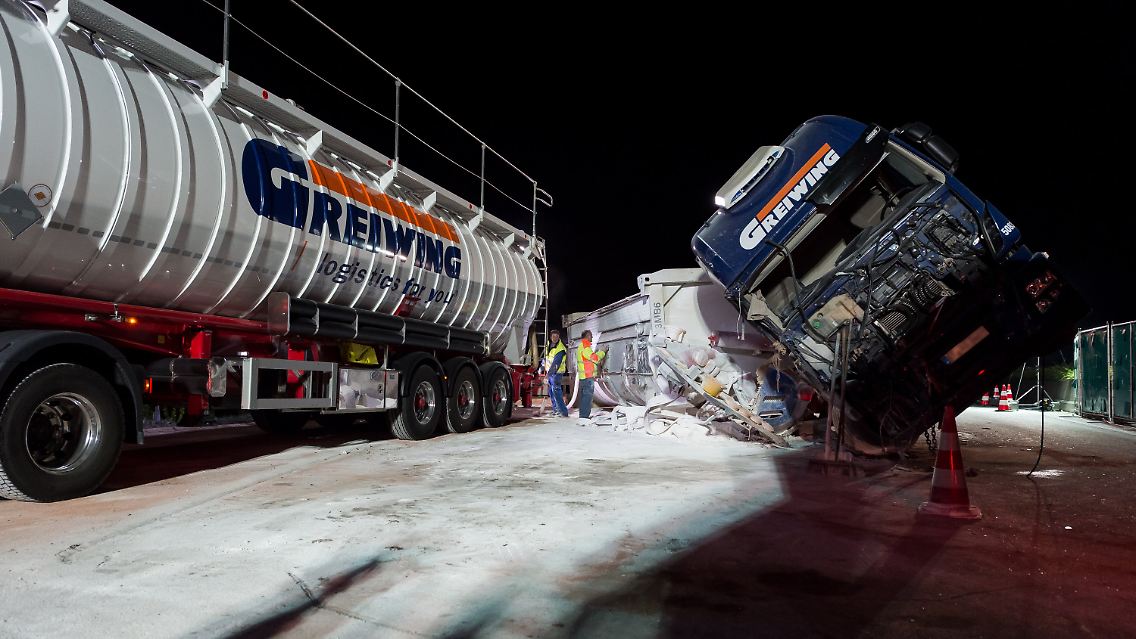 Nach diesem Unfall ging auf der A1 eine Weile nichts mehr.