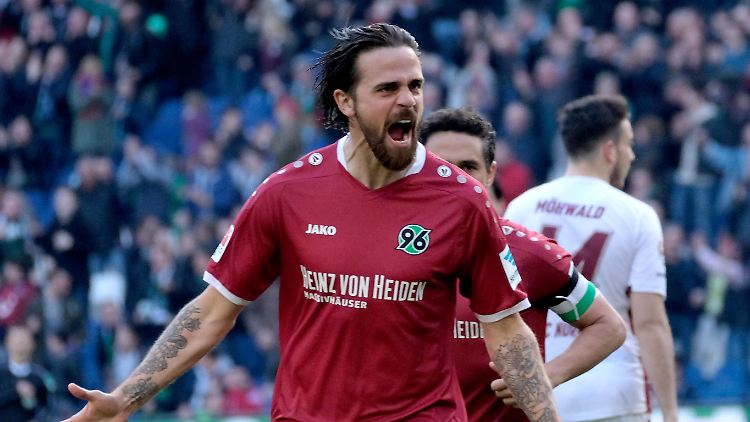 Der Treffer von Martin Harnik reichte Hannover 96 zum Sieg und zur Übernahme der Tabellenspitze.